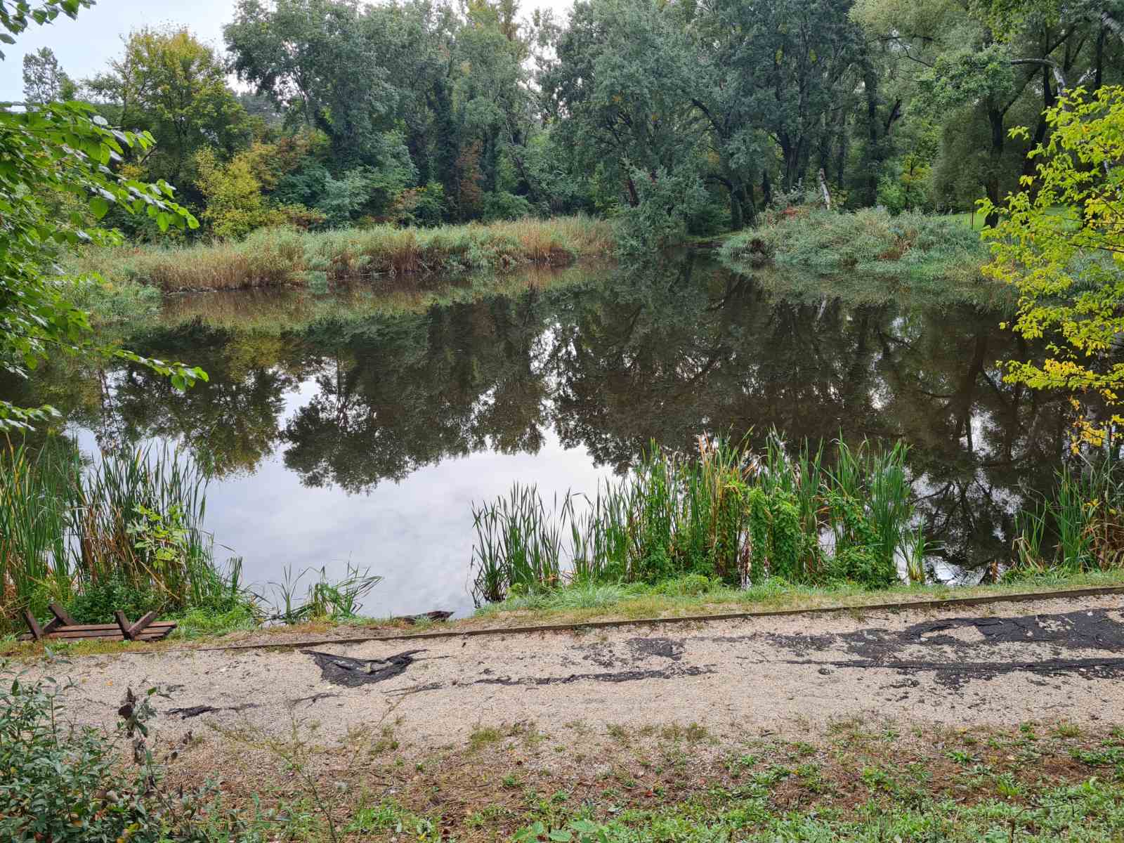 Alsógöd feneketlen tó